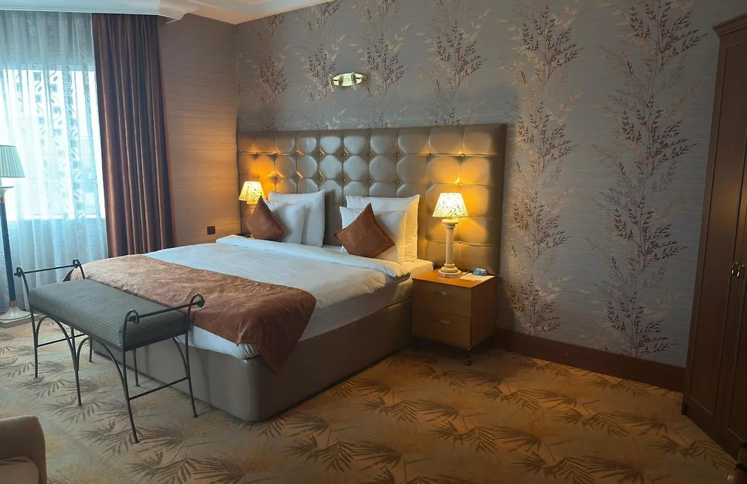 Grand Hotel Europe-1